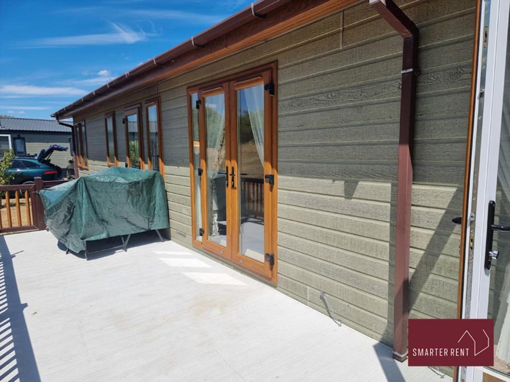 Milford On Sea - 4 Bedroom Lodge In Shorefield Country Park ภายนอก รูปภาพ